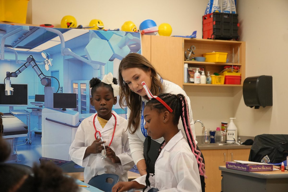 melsithole's tweet image. Thank you to Kate Hewitt of Piedmont Atlanta for spending the day with us for Leadership APS #PrincipalForADay.

We valued your time, thoughtful presence, &amp;amp; your willingness to learn alongside us. We loved the opportunity to connect learning to real-world healthcare experiences.