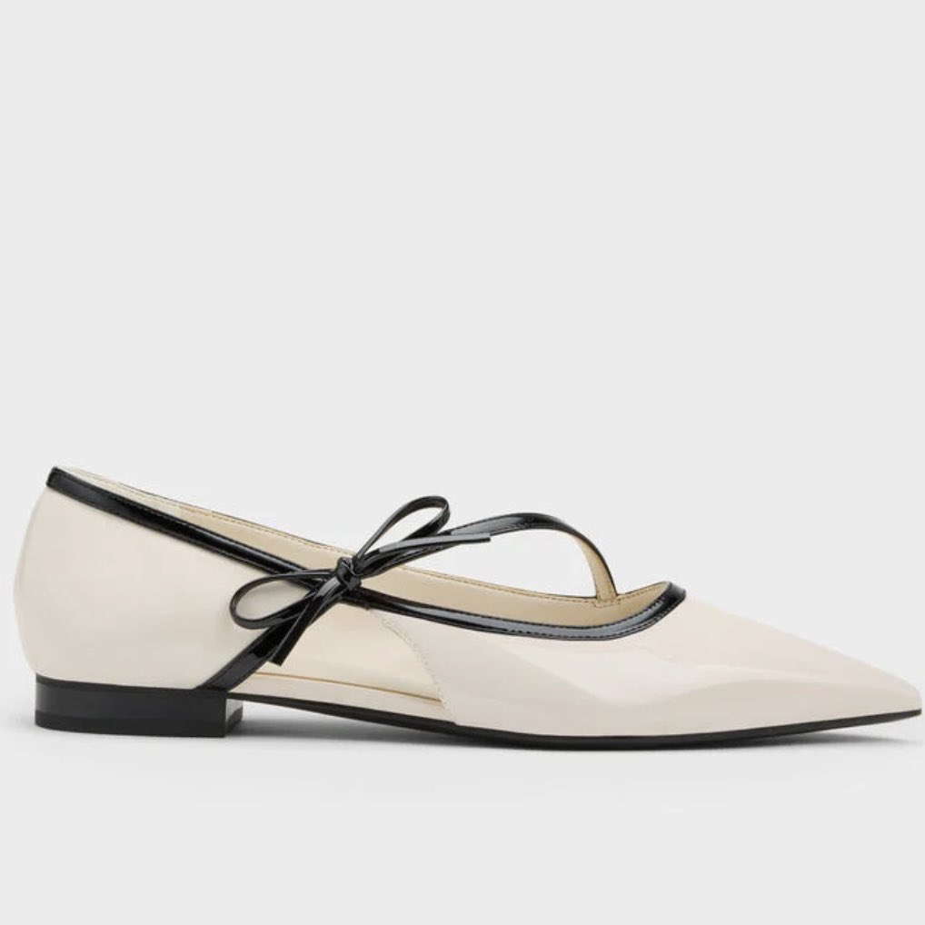 likebettergood's tweet photo. @charleskeithR 
다들 찰스앤키스 하면 가방만 아는데…! 사실 진짜는 구두입니다.
20 살 때 성인 된 기념으로 엄마가 싱가폴 여행 갔다 오시면서 사준 발편한 구두라고 주셨는데 그 이후로 성인이 되어, 곧 서른을 앞두고 취업도 했지만 그 편한 발의 느낌과 기억에 계속 신는 중 https://t.co/R3htmWKZT0
