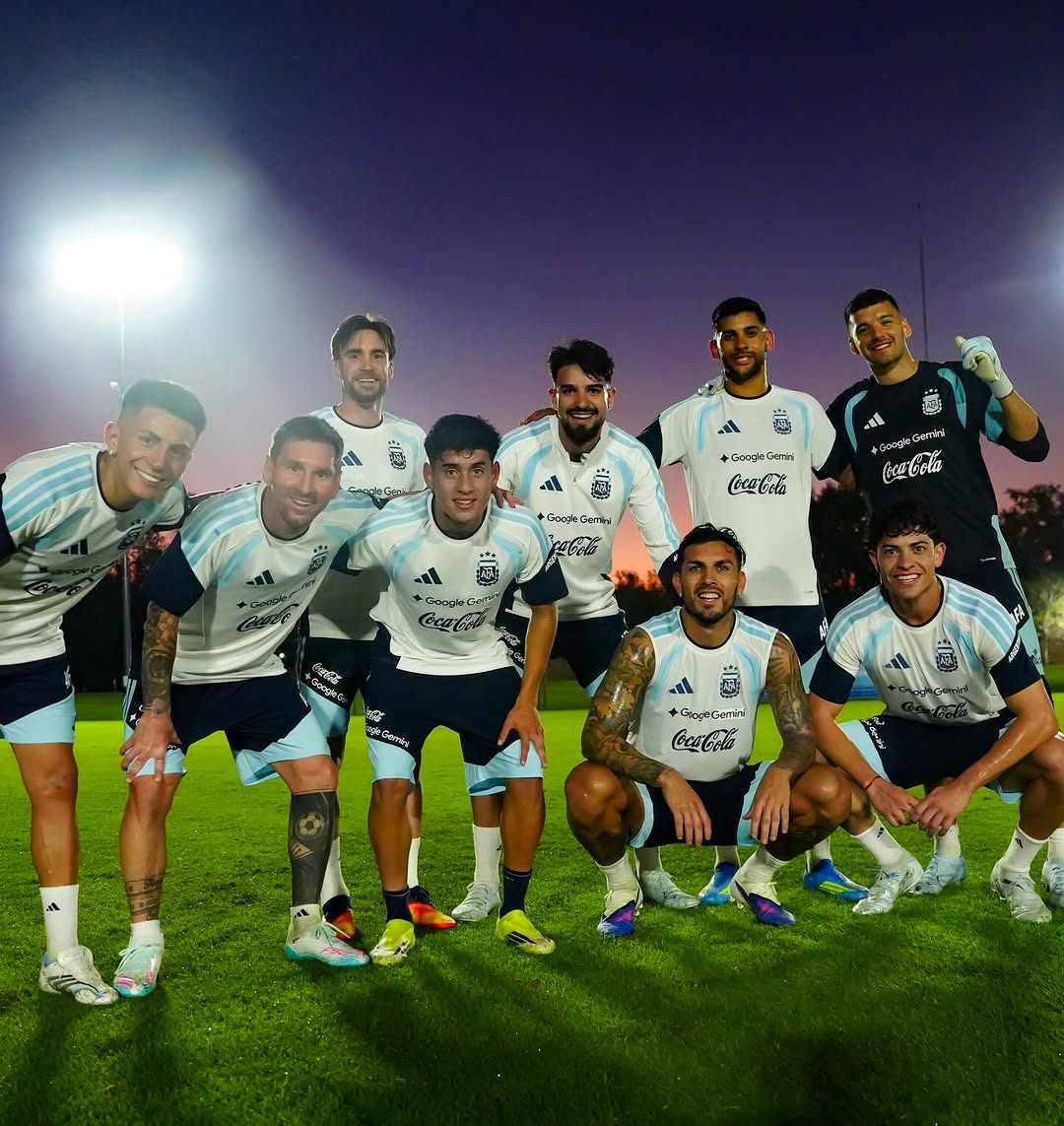 #𝟱 ⚡💙 tweet media