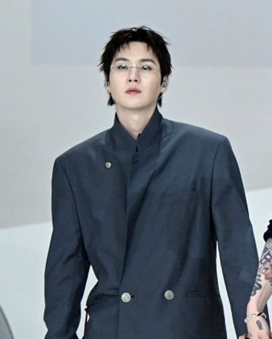 93DaeguTownSuga's tweet photo. It's illegal to look this beautiful.. https://t.co/DHhQqUXrI8