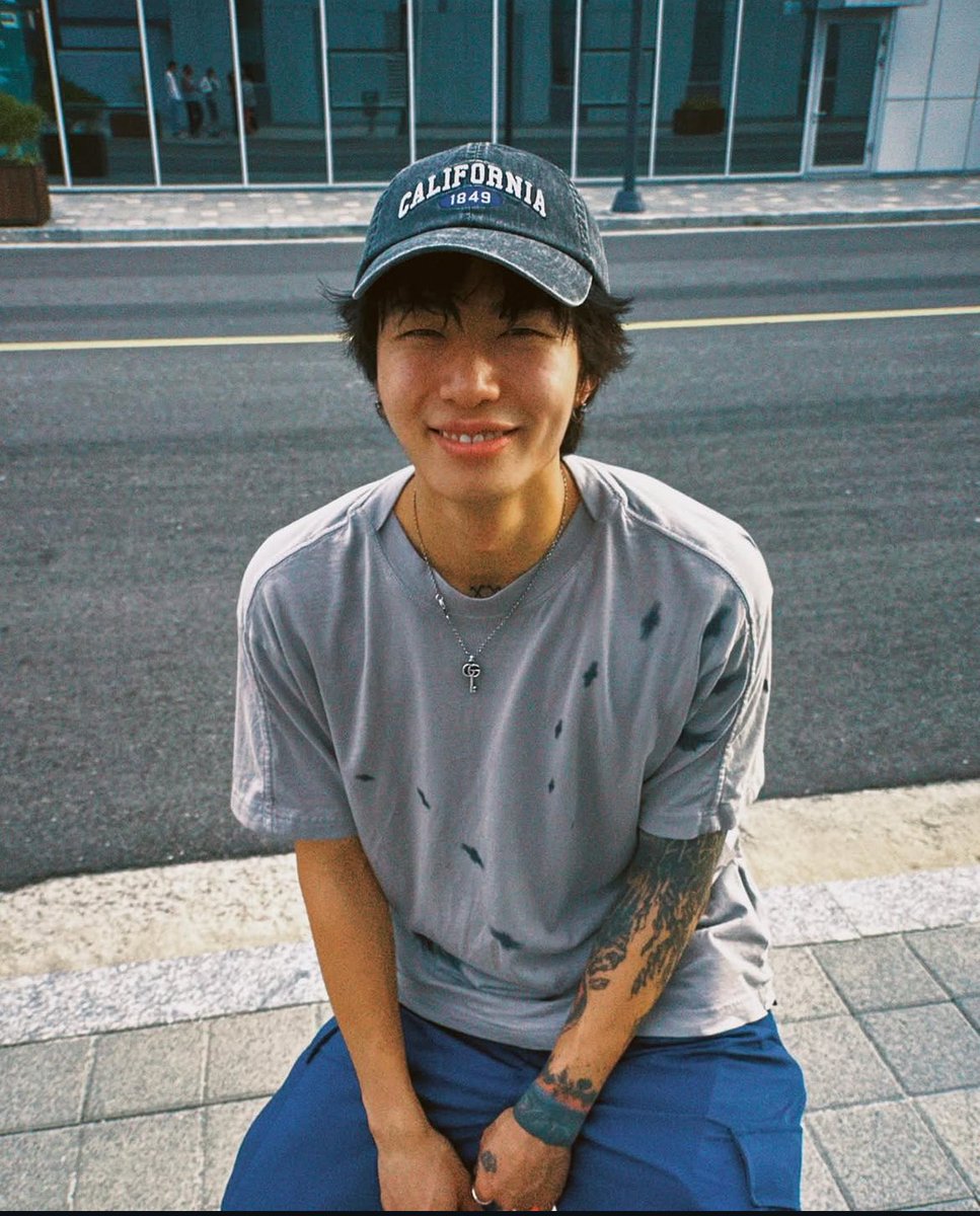 taehyꪜng tweet media