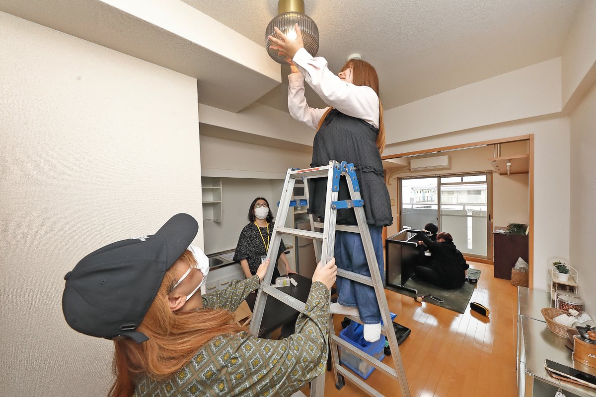 お待たせしました🏠
インテリアデザインコースの企業連携授業、お部屋のコーディネート後編のブログが更新されました👏

実際に考えたコーディネートをカタチにできるなんて、すごく良い経験ができたね😊

どんなお部屋になったのか、ブログでチェック👀
kid.ac.jp/blog/29077/
#インテリア
