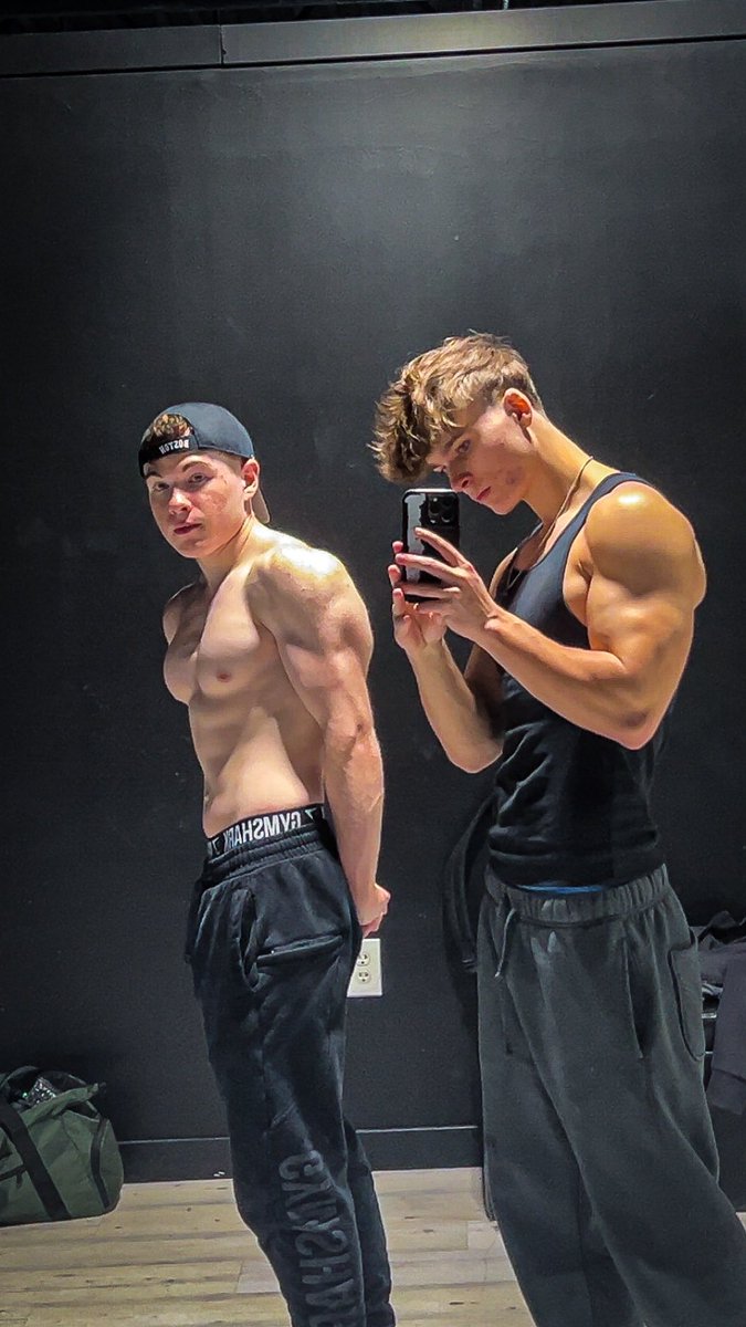 CashGodflexer tweet media