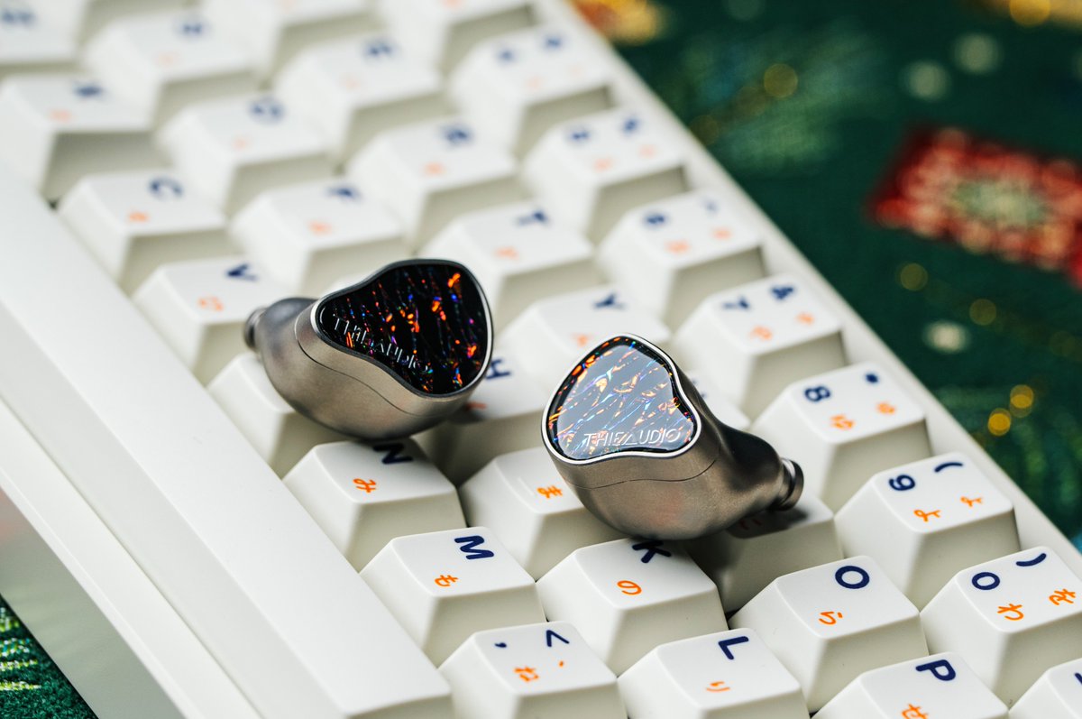 thieaudio's tweet image. 🌿🦋 Calm days, clean sound. #thieaudiovalhalla 

#THIEAUDIO #audio #music #audiophiles #IEMS