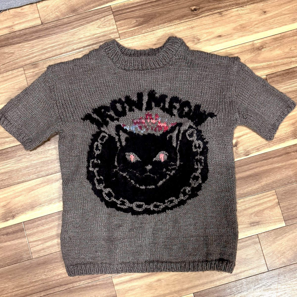 そういえばセーター完成してました👍
ここまでがっつり編んだの初めてかも
裏は見てはいけない😇🧶