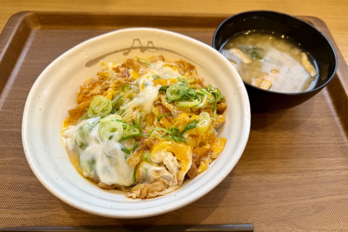 松屋 小金井関野町店
店舗限定テストメニュー 衣笠丼 (朝メニュー)

横須賀の衣笠ではなく京都のことらしい
