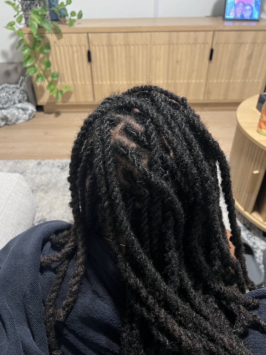 ForeverThatG1RL's tweet photo. I do natural lace fronts. Right here my client requested the Jigga man special. #whatlace #4chaircare #naturlistawigs https://t.co/bpMuL7dokV