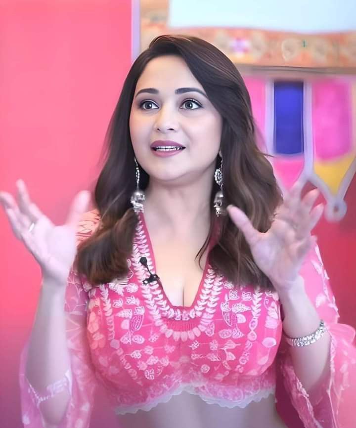 Graceful Madhuri tweet media