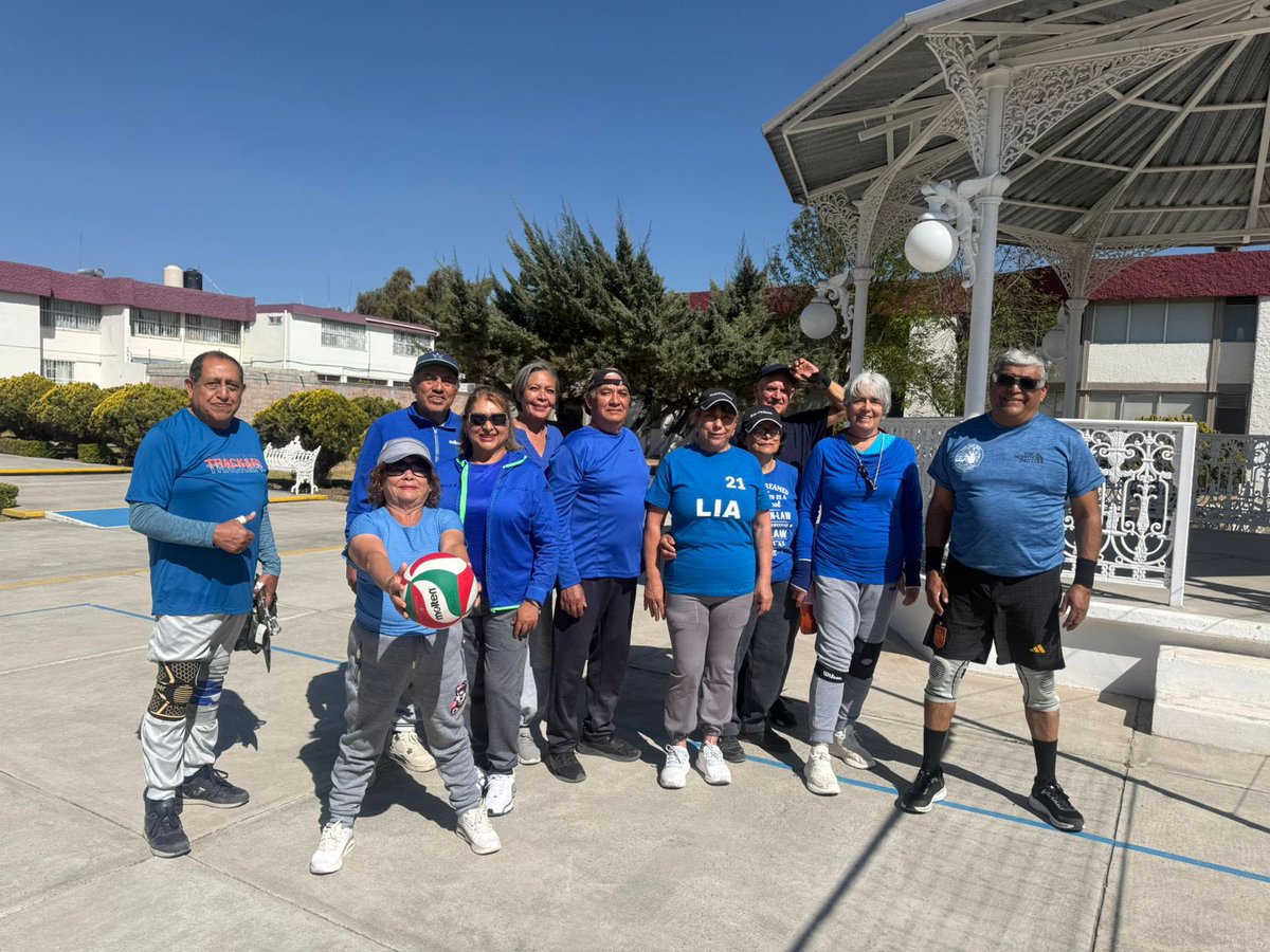 difhgo's tweet photo. Esta mañana, se llevó a cabo el Encuentro Amistoso de Cachibol: Usuarios vs. Colaboradores del #CEAM. #LaFamiliaDIFH impulsa actividades que fortalecen la convivencia, la activación física y el bienestar de las personas adultas mayores. 🏐🙌🏻⭐️ https://t.co/MFScEXq6y0