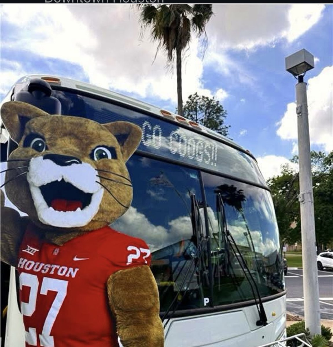 mpedeuhaa's tweet photo. Thanks to our friends @METROHouston for pulling for the home team.  @UHouston @houstonalumni See everyone at the great @UHCougarMBK party at Avenida tomorrow night! https://t.co/HF0SvE7r6B