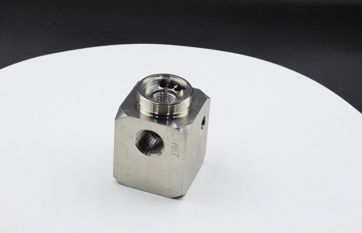 ImmetechLtd's tweet image. Struggling with tight tolerances in medical parts?

We deliver high-precision CNC machining for complex medical components — with consistency you can trust.🌟
ISO 13485 certified. FDA compliant.✅🌐

#MoldMaking #PlasticMold #InjectionMolding #MedicalMolds #MoldManufacturer