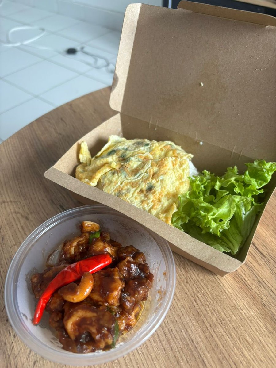 Salam semua &amp; Selamat Pagi . 
So hari ni saya buka order Koleksi  Khairul aming “ Nasi putih telur+ Telur dadar &amp; Ayam Kung pao” 

Dengan harga Rm10 sahaja .

Free delivery area Kl

Saya buka 70 pax untuk menu ni . 
Korang buatlah order . 11 am saya submit .