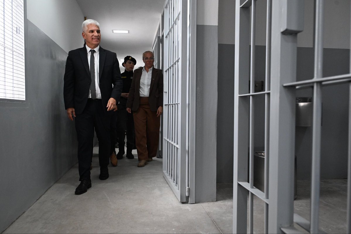 Inauguramos y habilitamos una ampliación de la Unidad Nro 4 Pabellón Femenino del COMPLEJO PENITENCIARIO de la Ciudad de San Luis. Estas acciones forman parte de nuestra política de Seguridad. Bien !