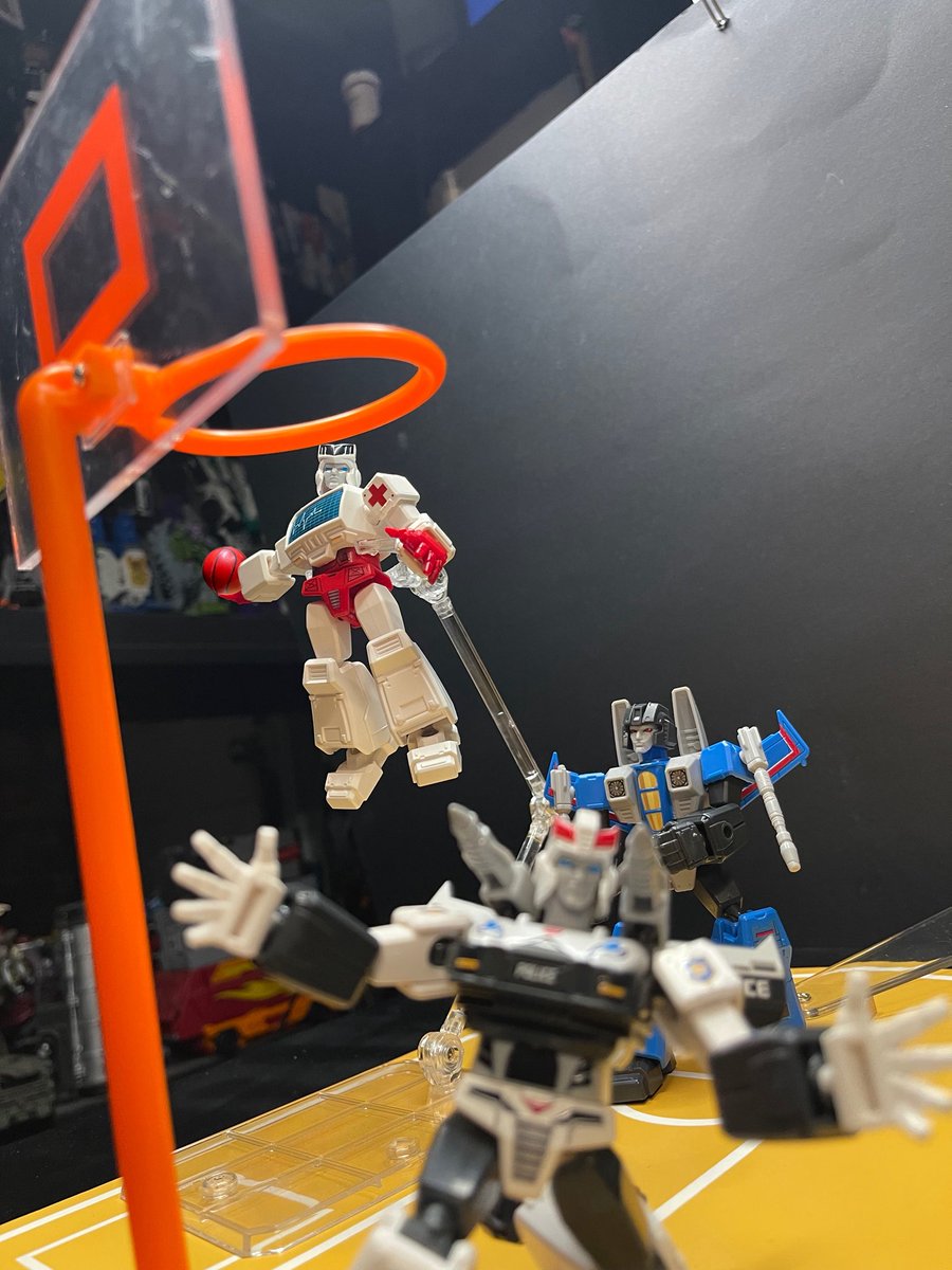 JohnnyBots tweet media