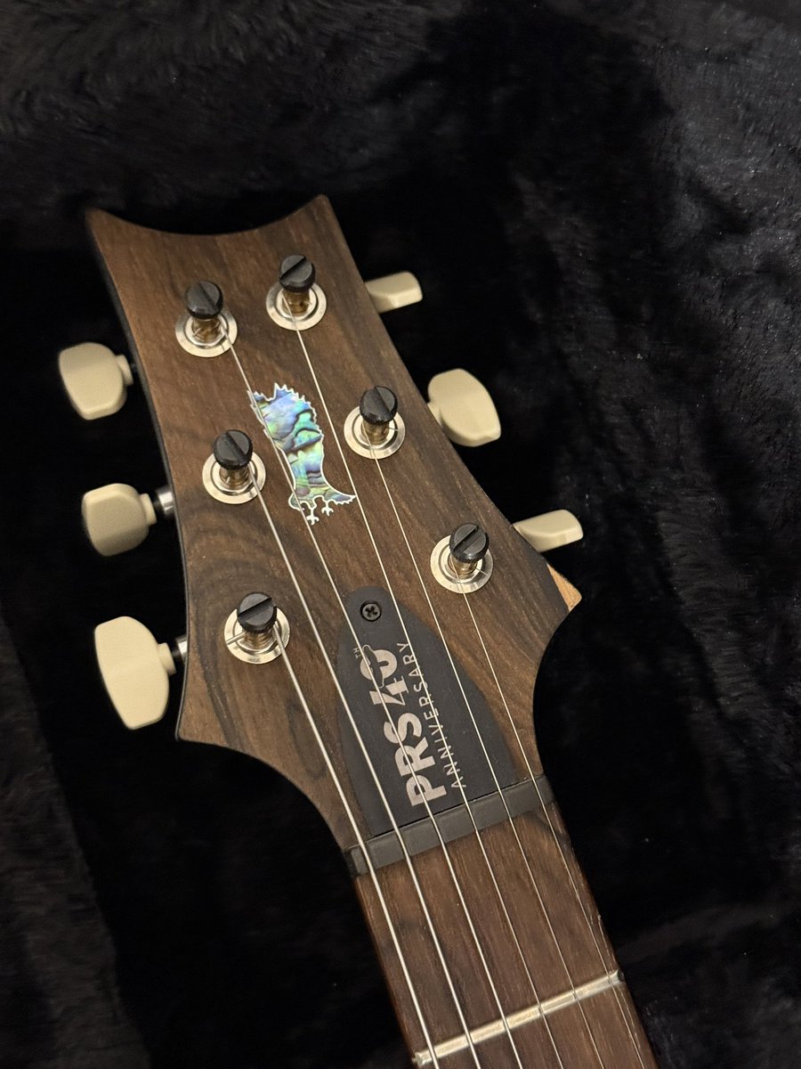 keimsd's tweet image. このイカしたヘッドの杢目はローズウッドでもハカランダでもなく・・・

#カミングスーン　#PRS

おはようございます。