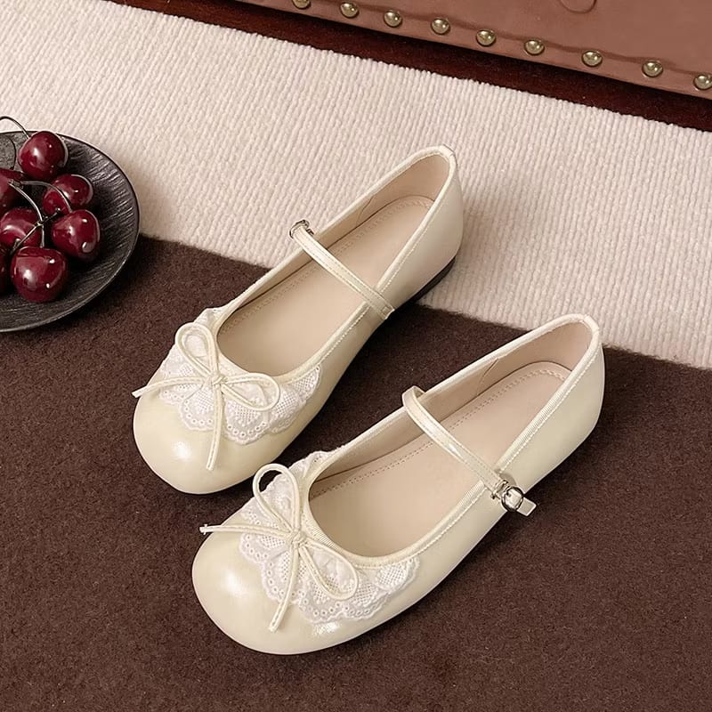 chitatomie's tweet photo. PLISS SUKA BANGET sama flatshoes yang desainnya bisa cute sekaligus elegan kaya gini😫💕 jadi bingung pilih yang manaa https://t.co/bITjLoN97O