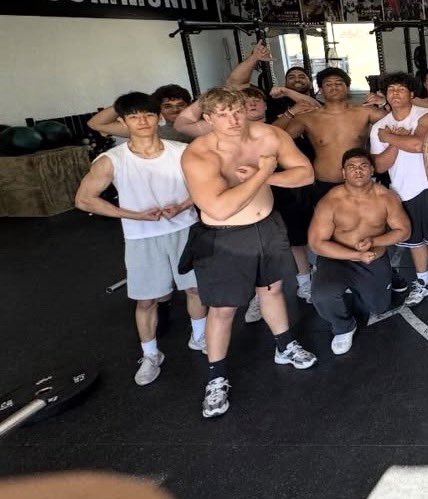 HenselOle's tweet photo. Big transformation in 1,5 years. 30 pounds up (216 pounds - 245 pounds). 
What you do in the dark will come to light. Hard work pays off. Next step juco @raystowers7 @OTUTrenches @Malik_McMorris https://t.co/sS1DIxbnJe
