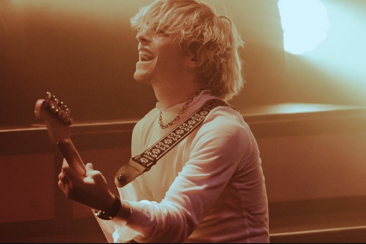 ross lynch daily tweet media