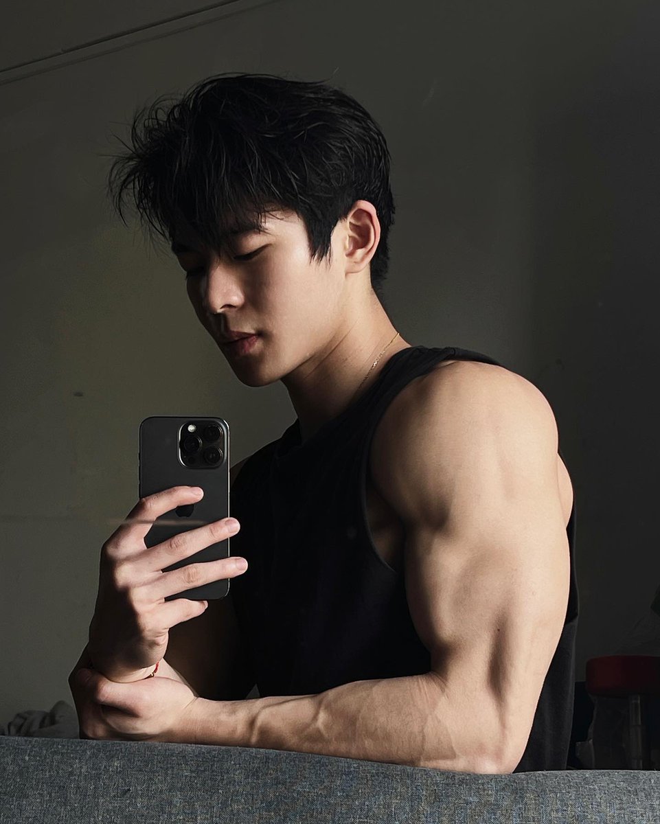 still here and alive! hope everyone is doing well! come chat with me more~