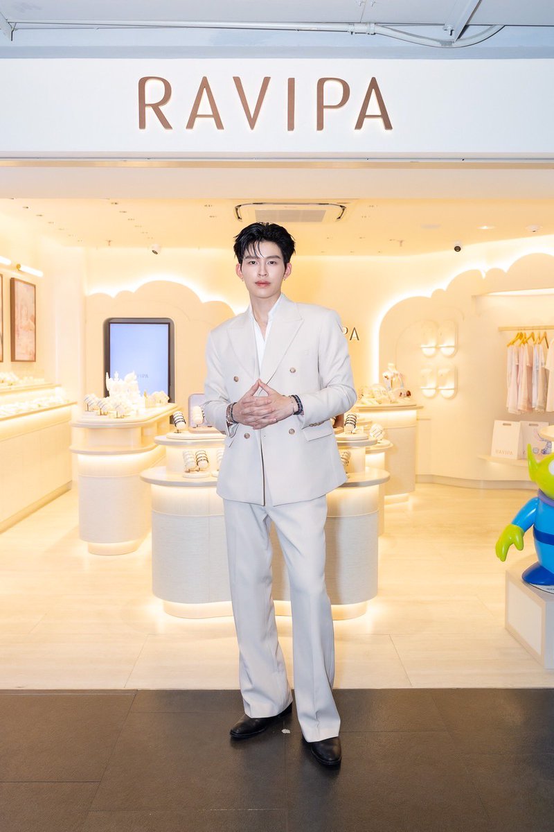 Siam Center tweet media