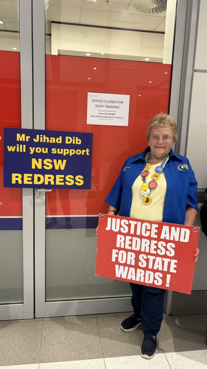 CLAN_AU's tweet image. We attended JihadDibs office in #Punchbowl NSW 
⁦@jihaddibmp⁩ ⁦@ChrisMinnsMP⁩ ⁦@michaeldaleyMP⁩
Thank you to Gaza &amp;amp; Judy of #Campbelltown &amp;amp; Vernetar #Maroubra 

Notice on door states his office is closed due to staff training‼️
We slipped a flyer under door #ALP