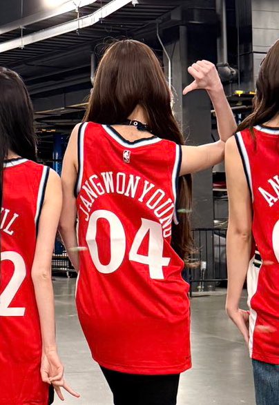 no context wonyoung tweet media