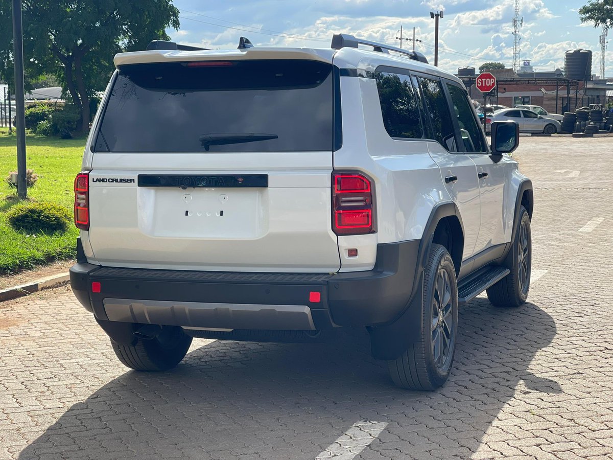 BRAND NEW 

TOYOTA LAND CRUISER PRADO ZX
Duty Paid
2025 Model
Delivery Mileage🔥🔥
2.8L Diesel Engine 
Automatic Transmission 
4x4
7 Seater
12” Touchscreen Display 
Wireless Apple CarPlay

PRICE 1️⃣3️⃣0️⃣0️⃣0️⃣0️⃣