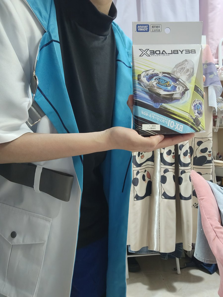 Yu_takushi's tweet photo. 一起来玩陀螺!
试一下衣服 #BEYBLADEX https://t.co/UoRdyqCyKU