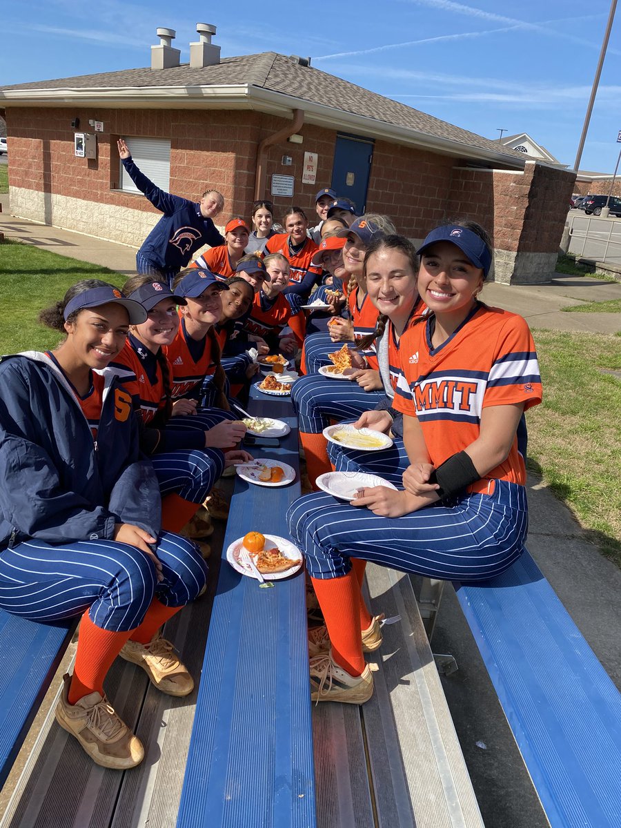 Summit Softball tweet media