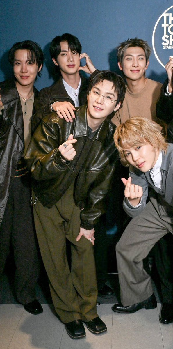 hourly yoongi tweet media