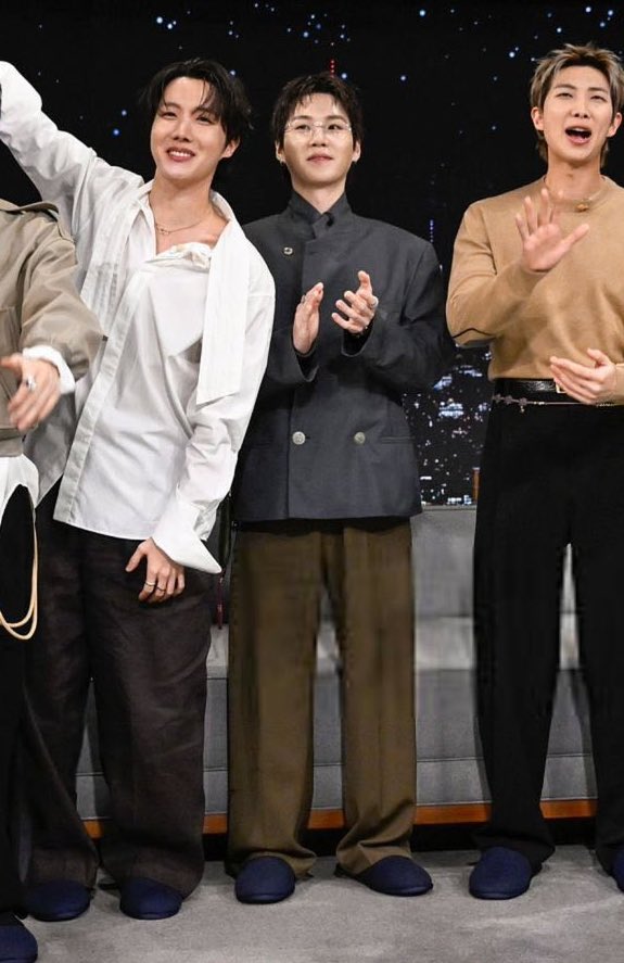 hourly yoongi tweet media