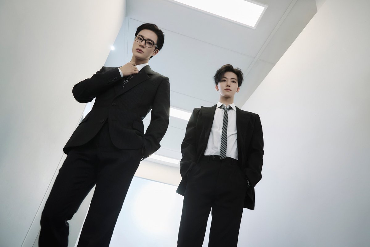 leejynoo's tweet photo. the blacksuit. https://t.co/upQPIApPMS