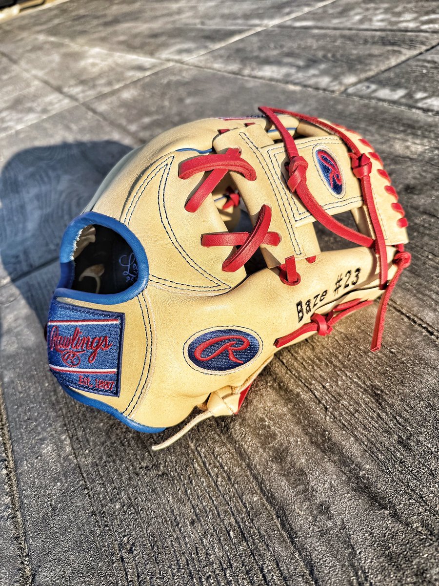 Bazeball_23's tweet photo. Love new gear!! New outfield glove in the bag. @RawlingsSB #outworkthem https://t.co/IiHoxEW8V4
