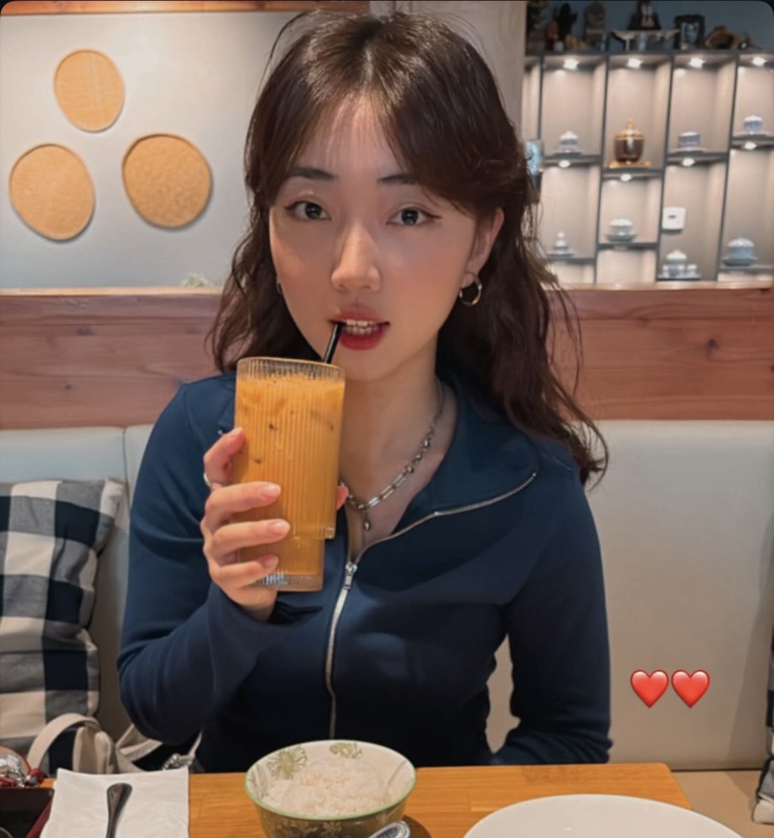 美女女學生 tweet media