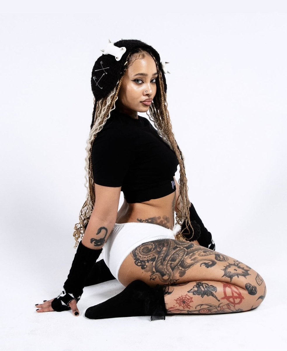 HARLEY 👻 tweet media