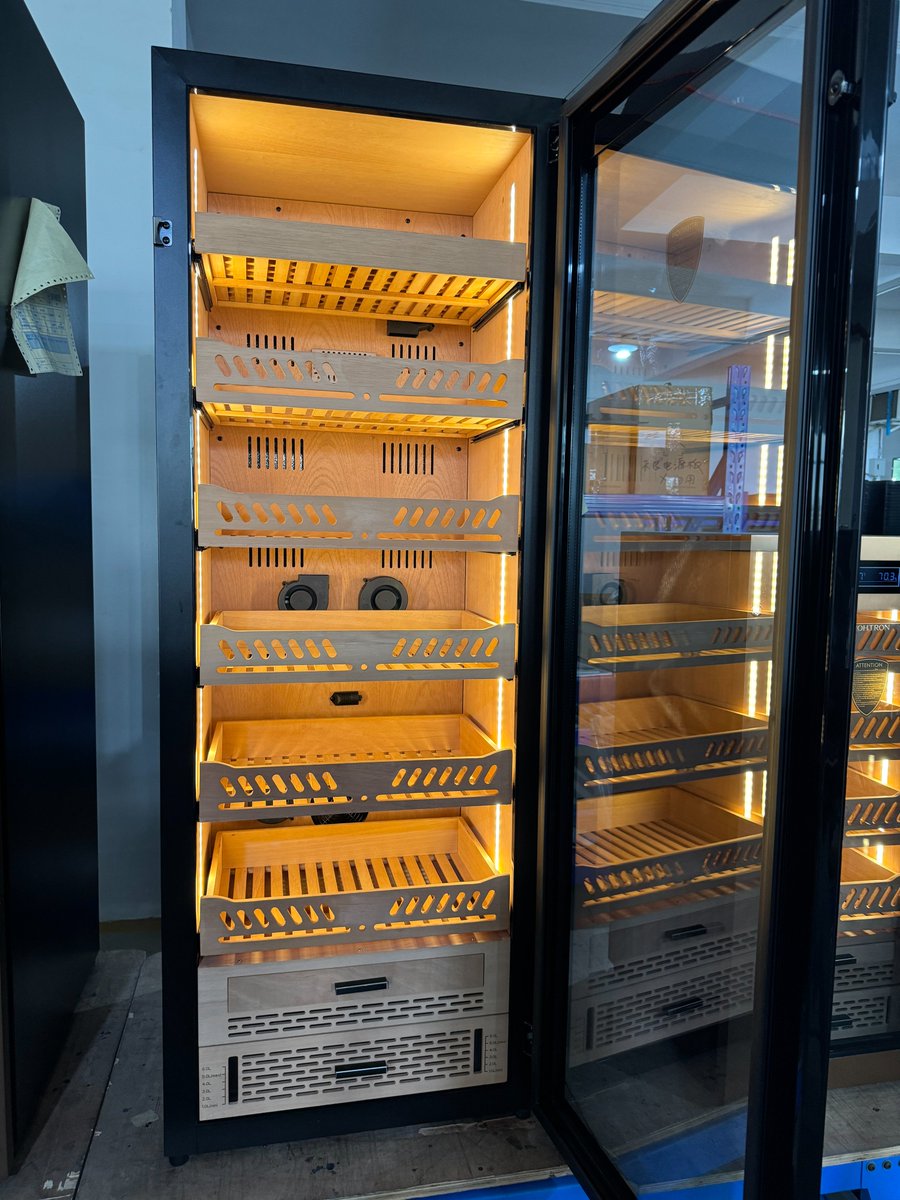 Yohtron Cigar Humidor tweet media