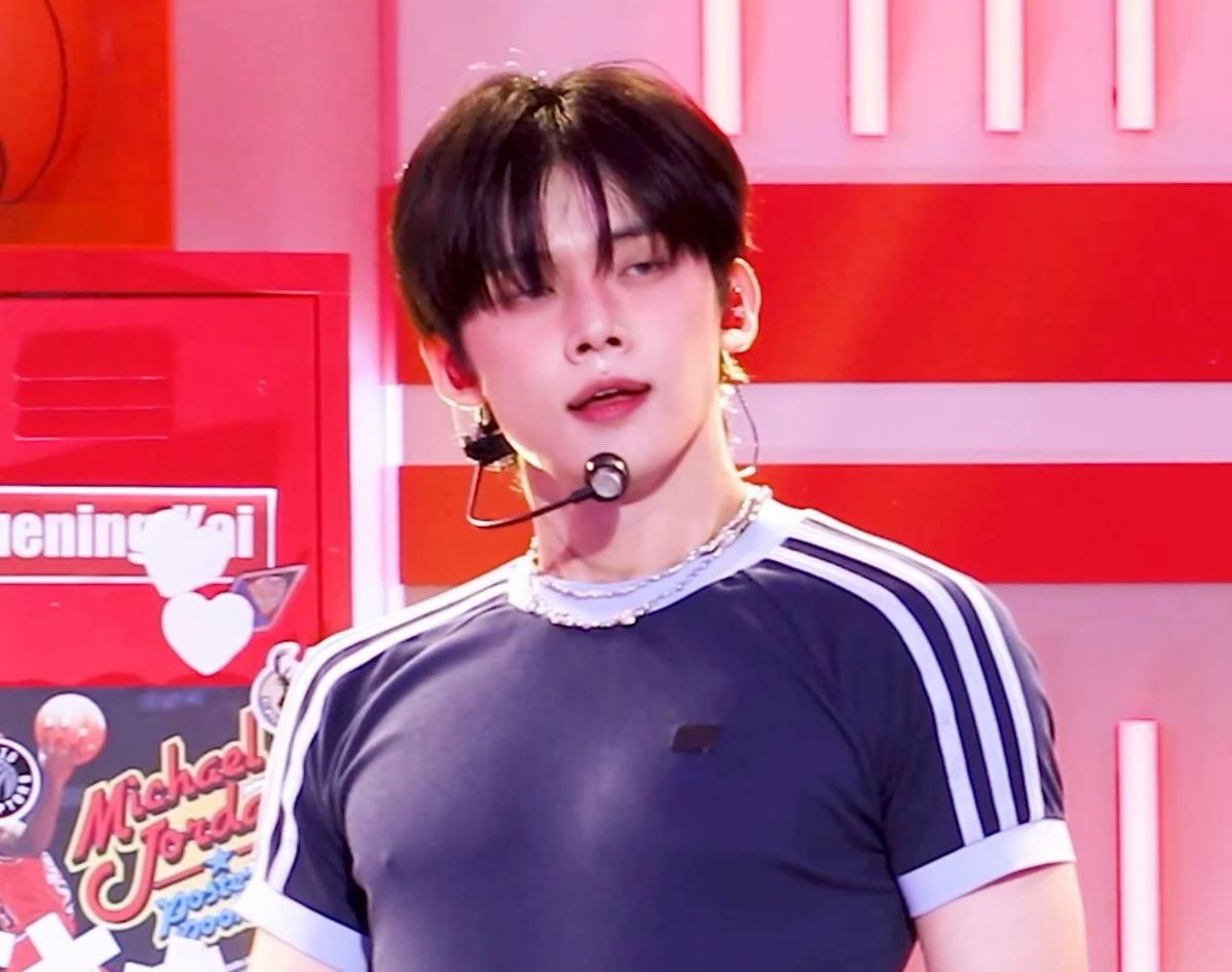 s a r a ☆ yvnbin president tweet media