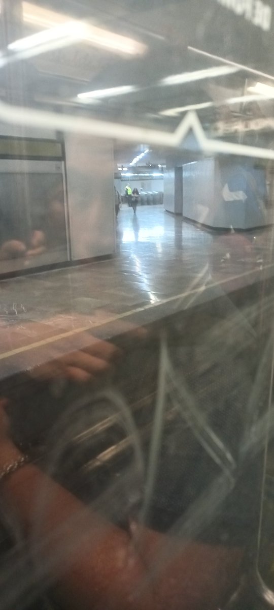 Homzapiens's tweet photo. @MetroCDMX #metroalmomento https://t.co/BCe2QO65qH