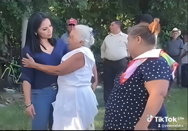 yeseniahdrz's tweet photo. El mayor regalo no es un reconocimiento…
es el cariño de la gente y su confianza.
Gracias por creer, por acompañar y por confiar en mí.
#yeseniahernandez #Liderazgo #Confianza #Cercania #Compromiso #LaGentePrimero #ElSalvador #GestionPublica #Resultados #Conviccion https://t.co/QxVUmNTjdS