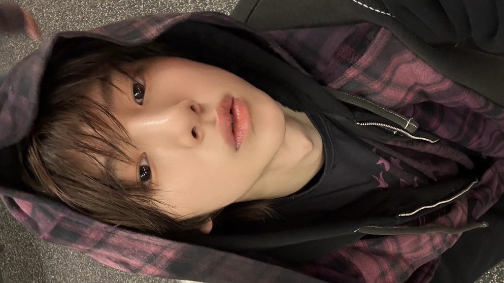 ___jungeomz's tweet photo. #jjunit few tweets au https://t.co/fvMidGzWDU