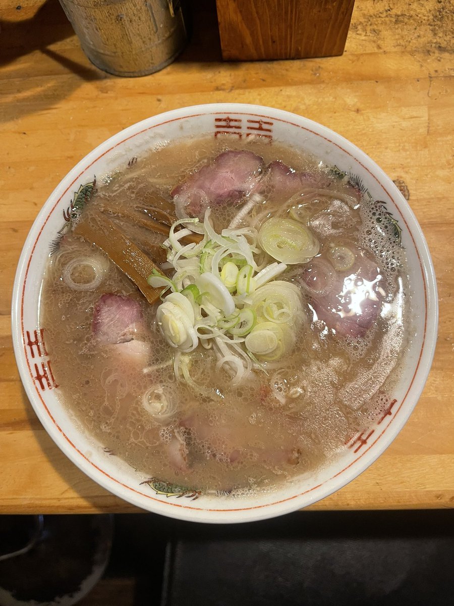 なるめん tweet media