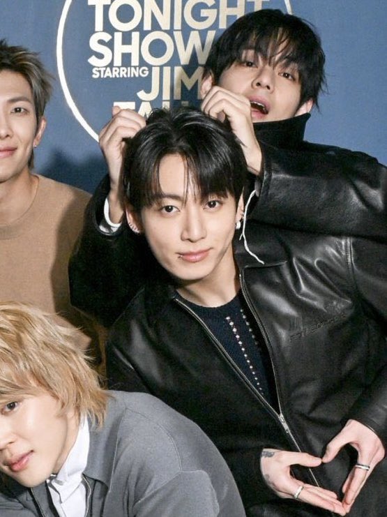 taekook ✿ tweet media