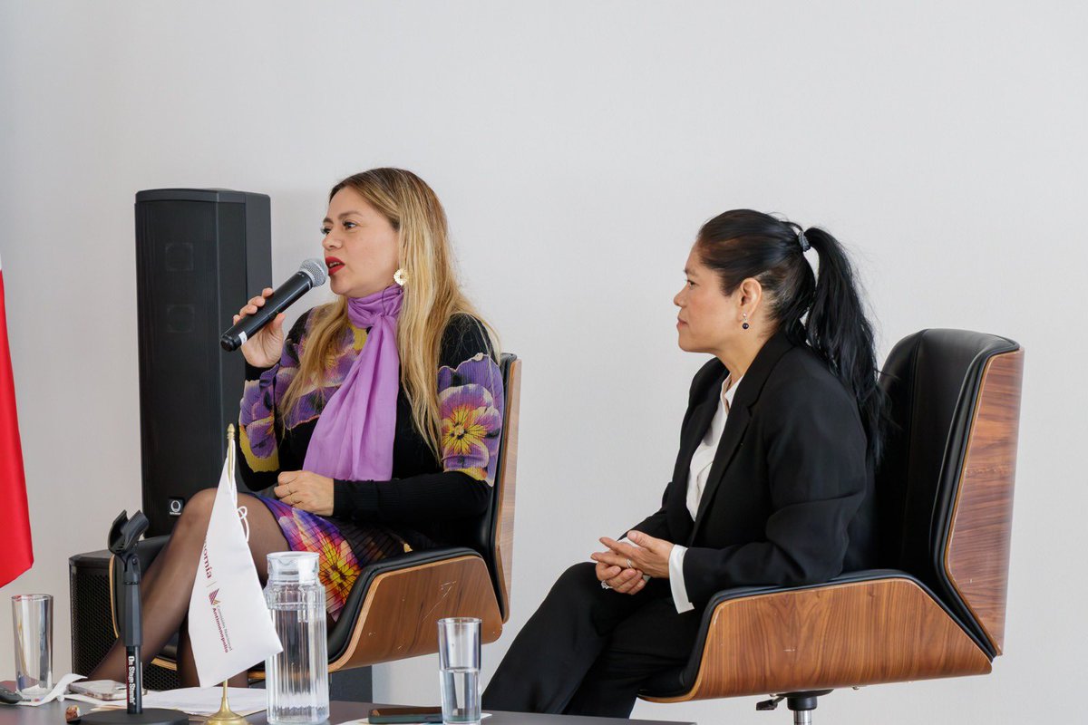 AntimonopolioMX's tweet image. También participó Marcelina Bautista, quien subrayó la importancia de dignificar el trabajo del hogar. Incorporar perspectiva de género es clave para lograr mercados laborales más justos, incluyentes y eficientes. #SerLoQueQueramos #ConA #8M2026 #SomosAntimonopolio