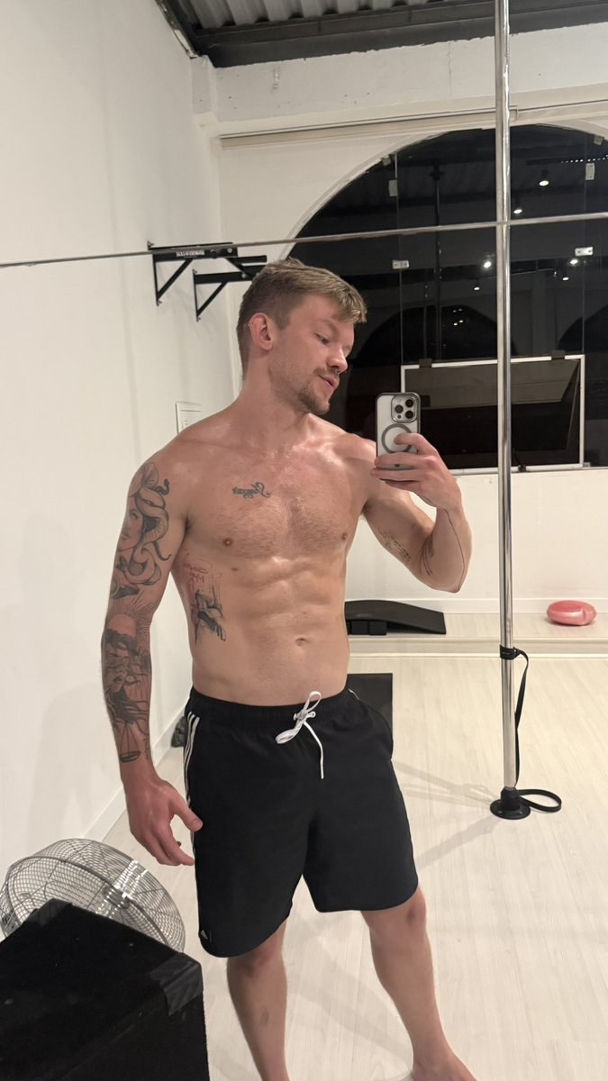 lonely boy. tweet media