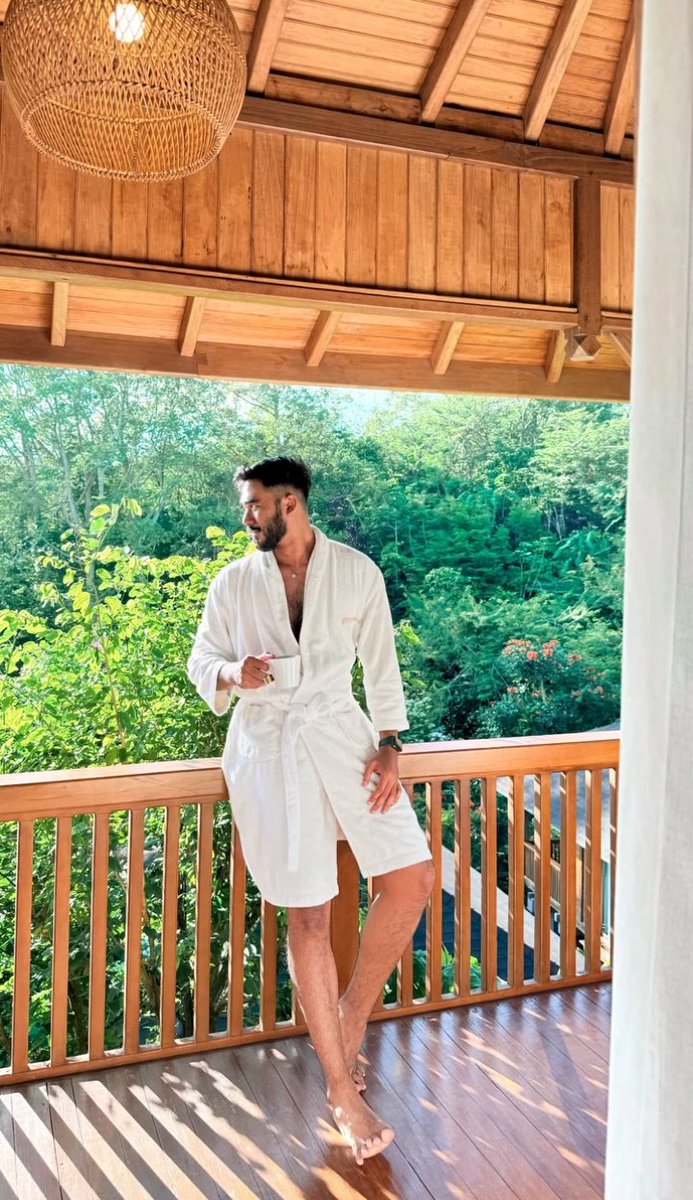 Moaningstar ✨ tweet media