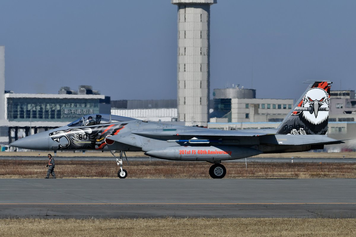 Nogi_Kanna_love's tweet photo. '26,3,26 RJCJ
JASDF 201SQ F-15J 82-8901 
201SQ 40th Anniversary Livery
先日お披露目されたスペマ機が早速ローカルで拝めることができました！
羆に鷲と北海道らしいデザインが最高でした
#千歳基地 #RJCJ https://t.co/5H90hs1Oru