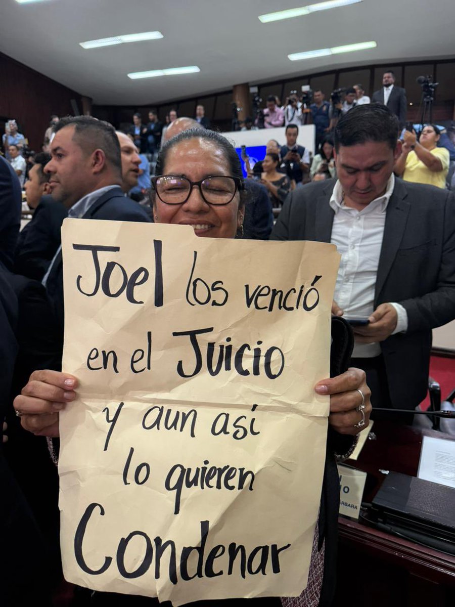 POLÍTICO HN tweet media