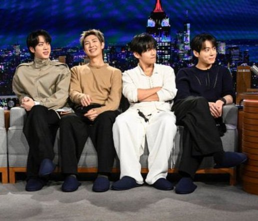 NamJin0412_2013's tweet photo. You can easily say who raised whom 😭😭😭 https://t.co/DTOquHaVZ0
