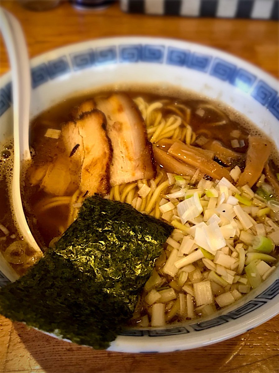 nibo346's tweet photo. 少し肌寒い日はニボニボラーメン食べて温まりましょう🍜
江古田でお待ちしております！
11時半～15時/17時～22時 
 #煮干しラーメン 
#江古田三四郎 
#江古田 https://t.co/7gfW82txUP