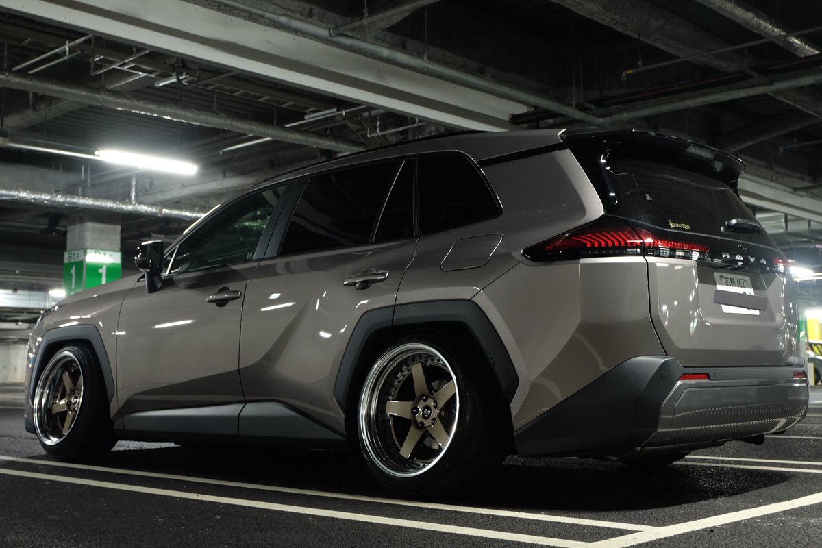 7pxX6PsOU3Oz58P's tweet photo. RAV4 lowered setup 🇯🇵
19inch 11.5J all around
#newrav4 #axan64
#tdemand #jline
#ideal #skidracing
#workwheels
Maker #bortiga nakai https://t.co/sJb4aMUo0u
